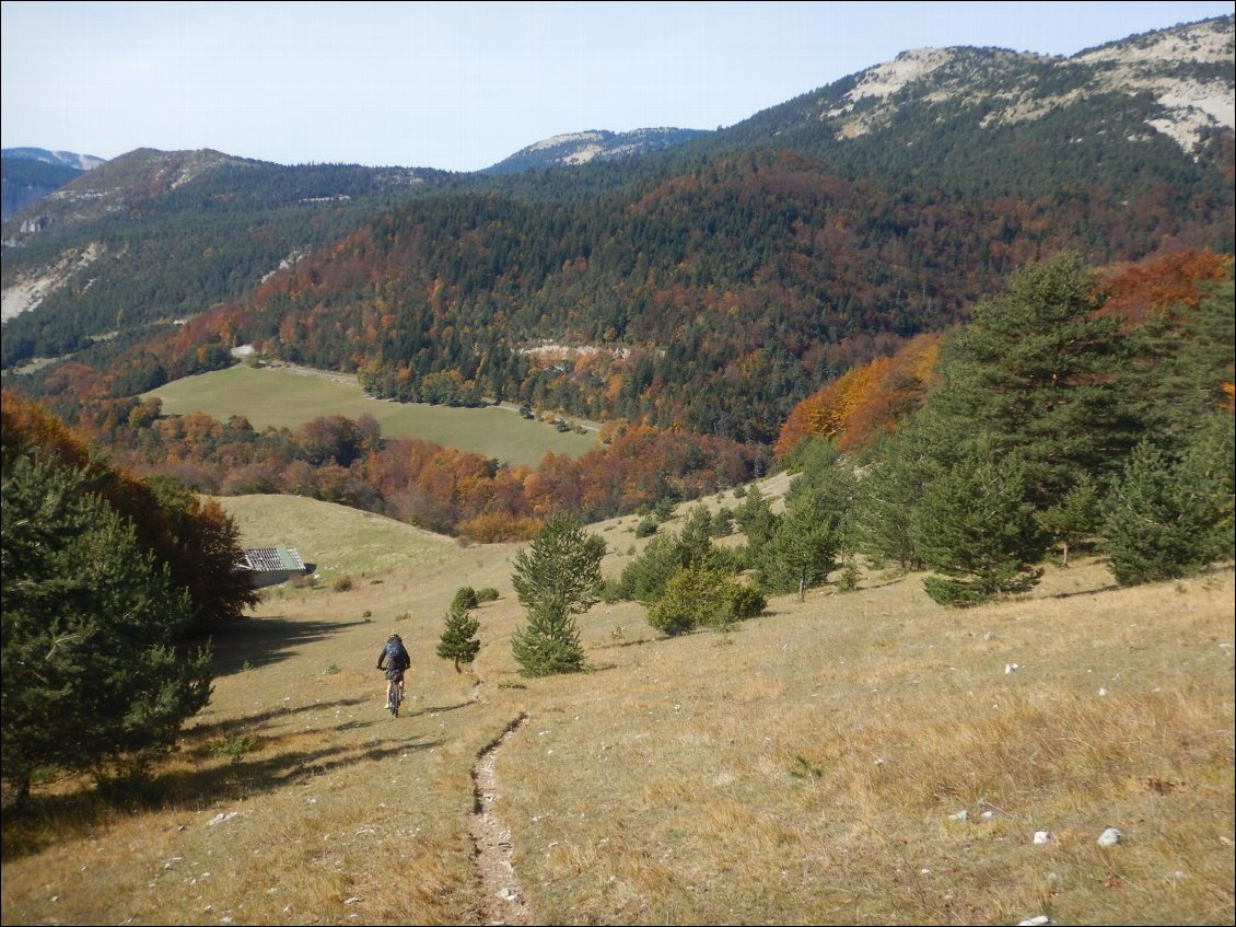 La longue descente du col de Menée