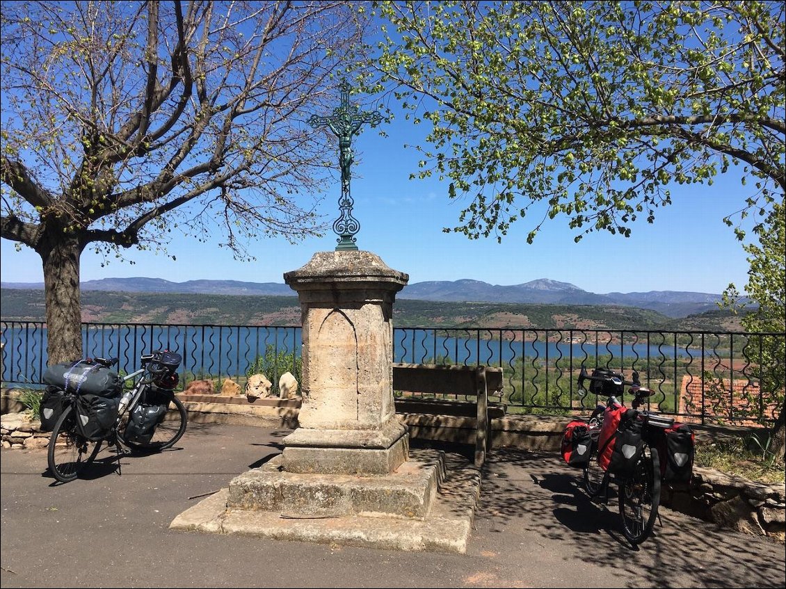 Villeveyrac - lac du Salagou