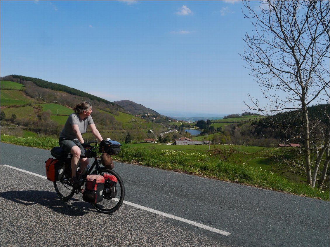 On tente de s'élever un peu. Monts du lyonnais Yzeron et la plaine du Rhône