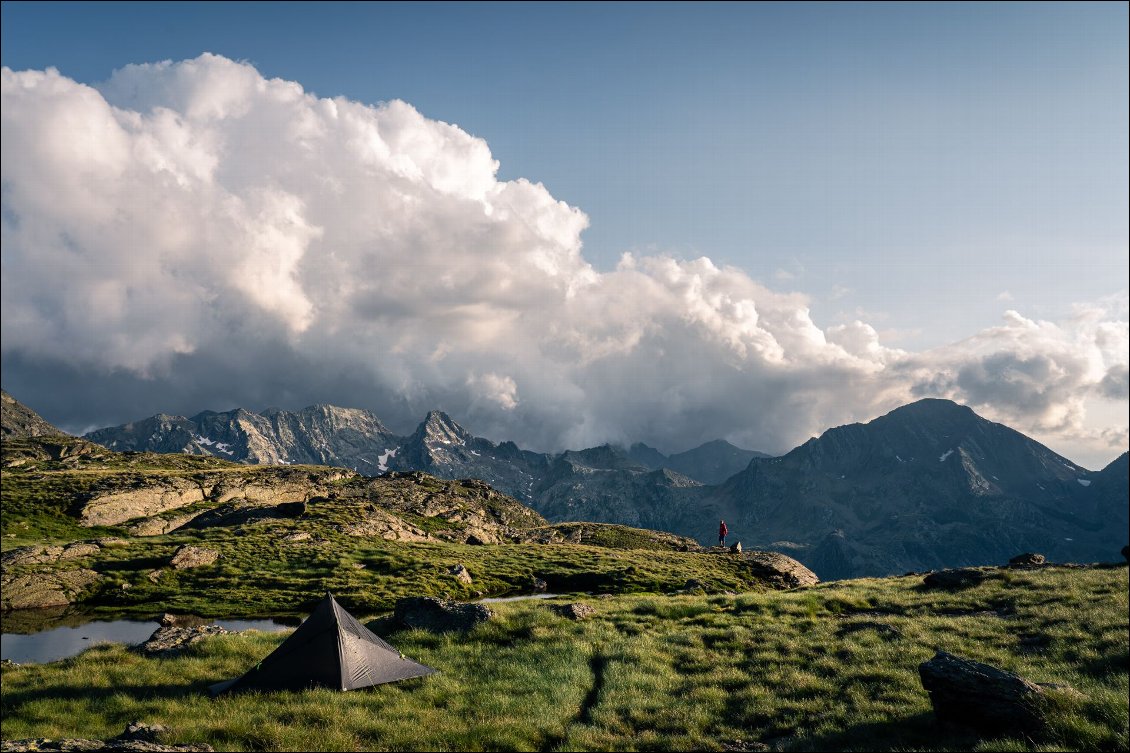 Bivouac vers l'étang des Clots. Les nuages menaçants sont restés côté espagnol !