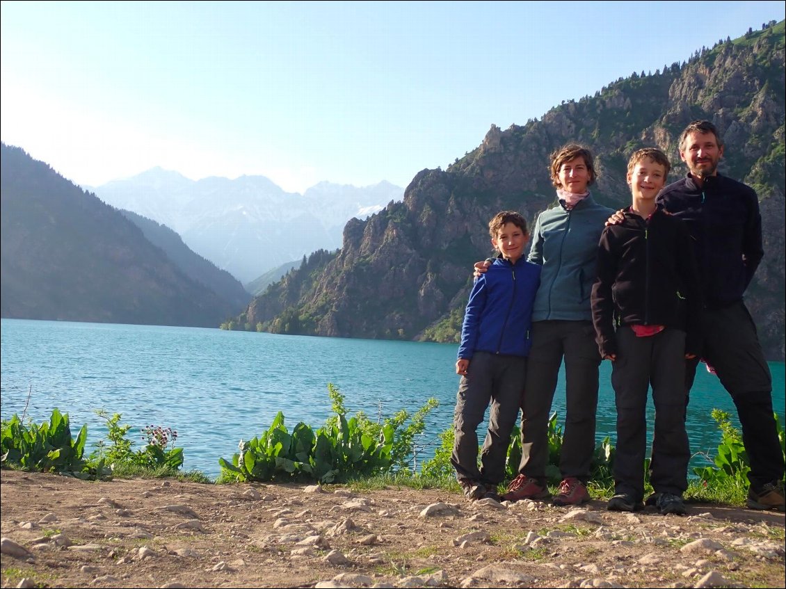 Kyrgyzstan : photo souvenir à Sary Chelek