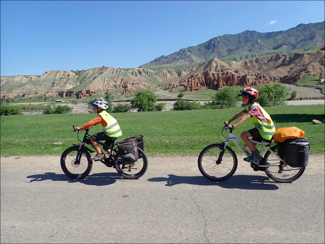 Kyrgyzstan en vélo : un plaisir quotidien malgré les épreuves