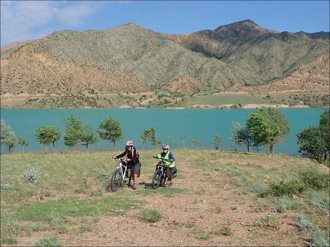 Kyrgyzstan : sortie du bivouac au matin