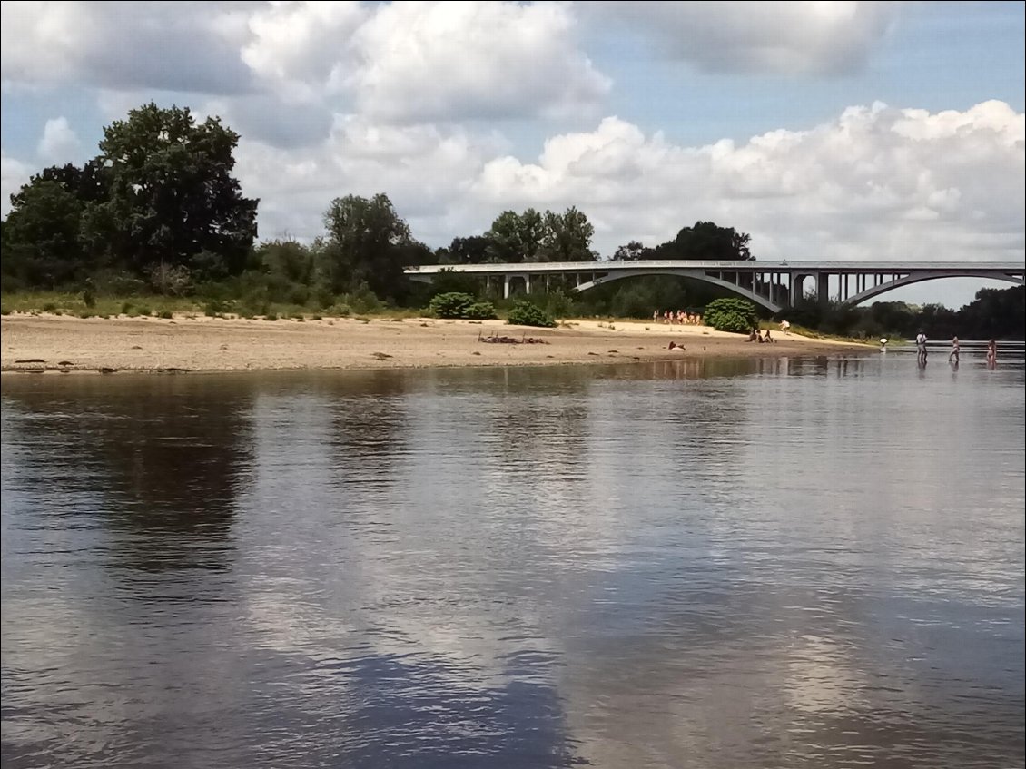 Il fait beau, c'est samedi, les ligériens profitent de leur fleuve.