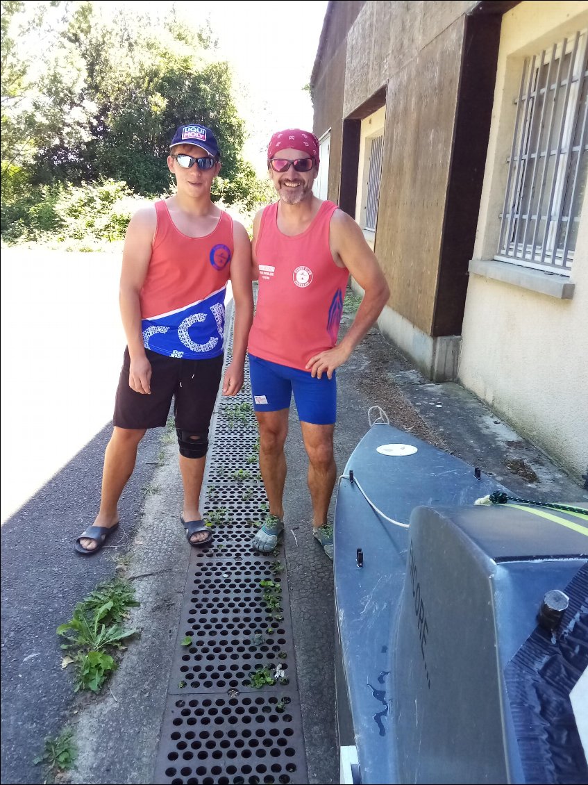 Les sympathiques Damien et Benoît du canoë club de nivarais. Un grand merci encore messieurs !!