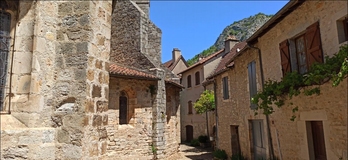 Abbaye Saint-Pierre de Marcilhac-sur-Célé.