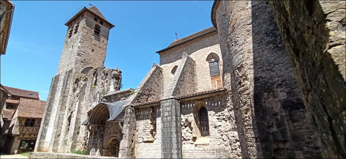 Abbaye Saint-Pierre de Marcilhac-sur-Célé.