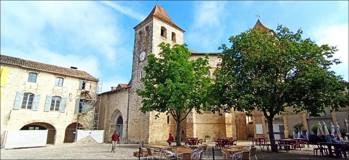 Place des Cornières à Lauzerte.