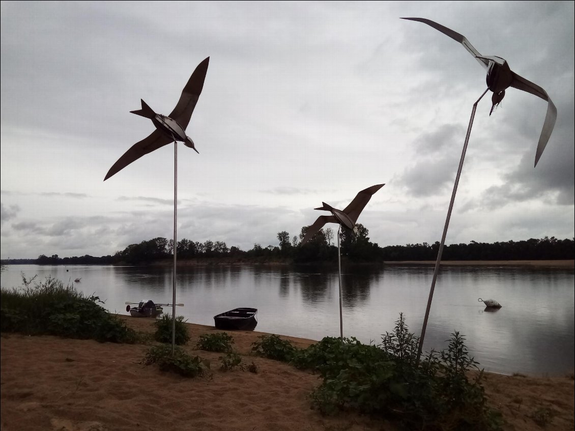 Sculptures bordant la Loire à Montjean.
Maloku n'est pas loin !