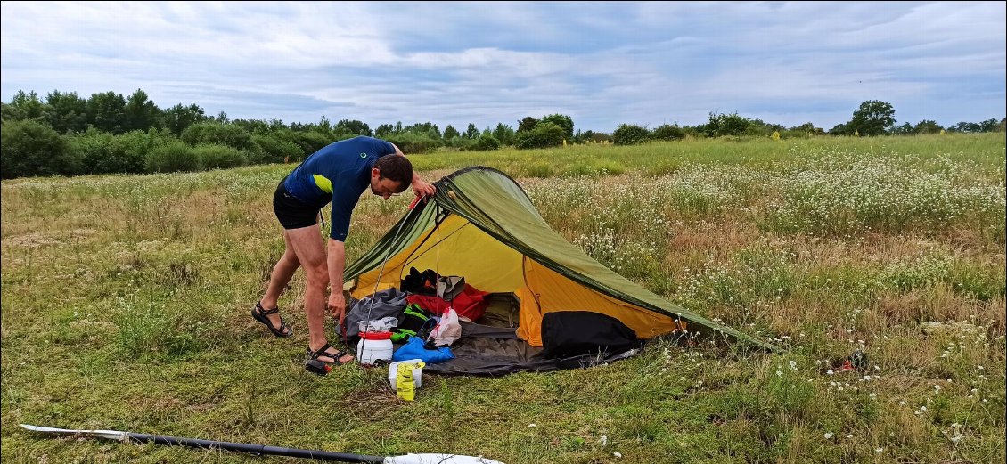 J3. Il n’y a plus qu’à plier la tente, charger les sacs dans le kayak et c’est le départ.