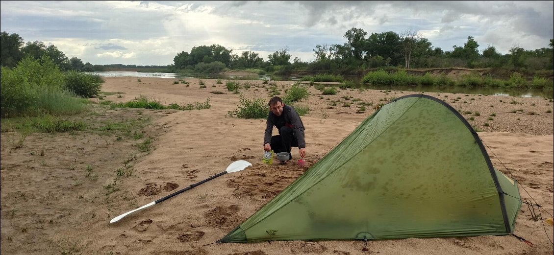 J4. A première vue le meilleur bivouac du périple…Gardez bien cette photo en tête, car le changement de décor va être flagrant.