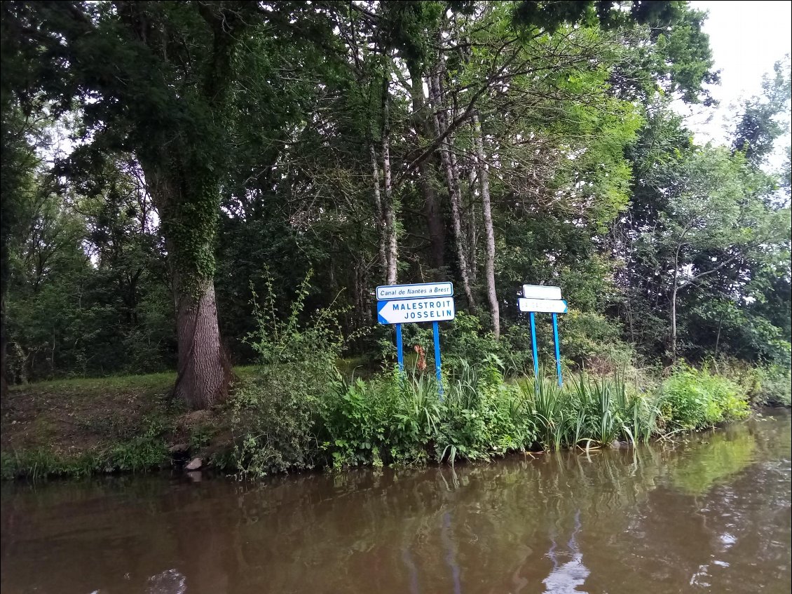 Et oui, même sur l'eau il faut faire attention aux panneaux !