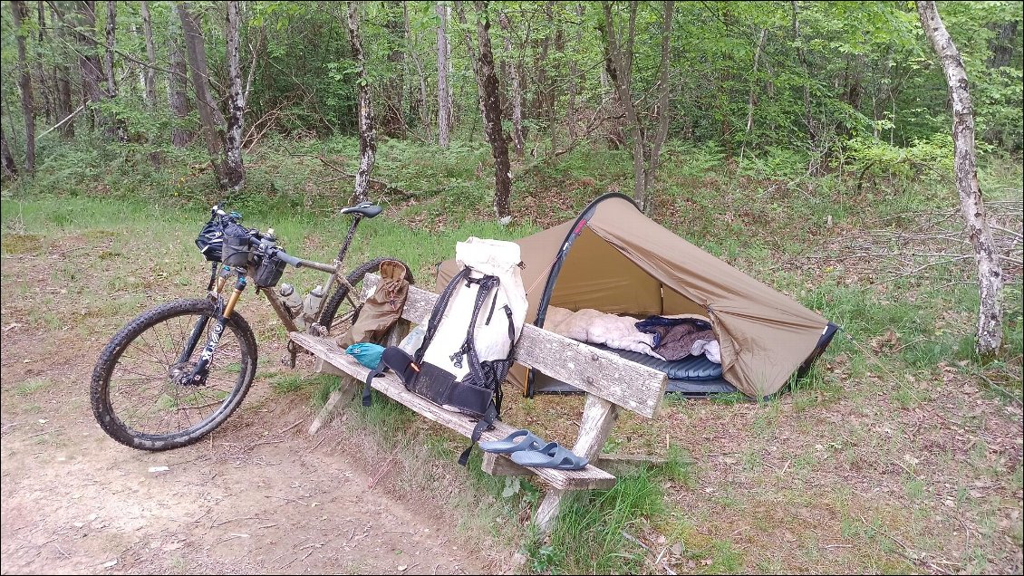 Magnifique bivouac à l'étang de Joanna Maria