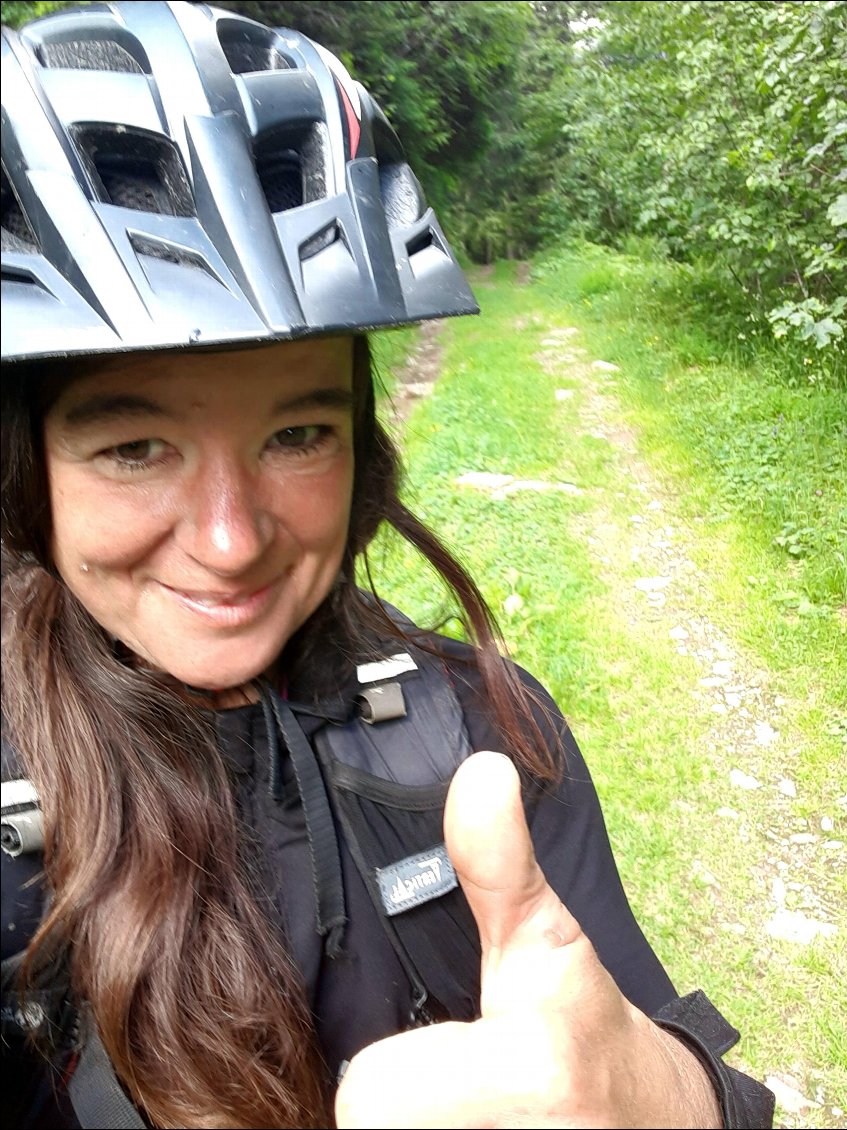 retour par les pistes et la route. FIN HEUREUSE sur les PAS sur la PORTE du BONHEUR ! FAIRE QUE PASSER ET REVER !