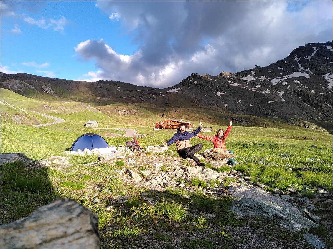 Arrivé au soleil après cette petite aventure ! Derrière le Refuge Agniel et à droite dans le chemin entre le refuge et le col de Chamoussièere avec les névés.