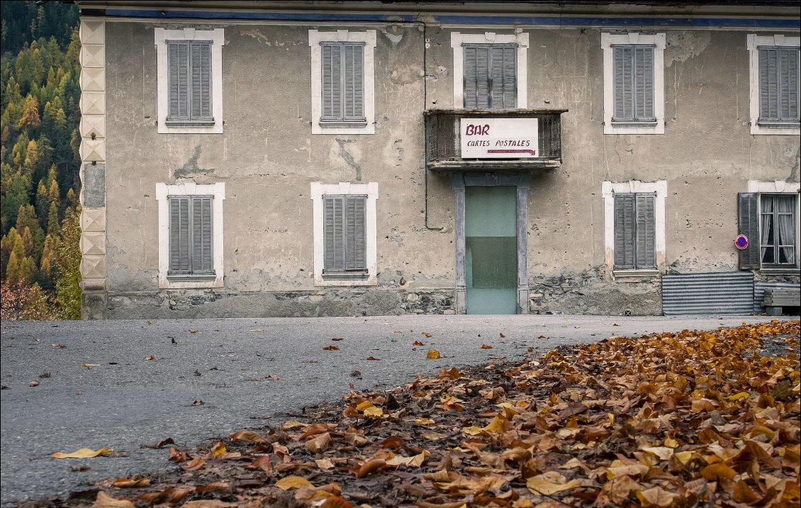 Pourtant, l'activité au village ne bat pas son plein.