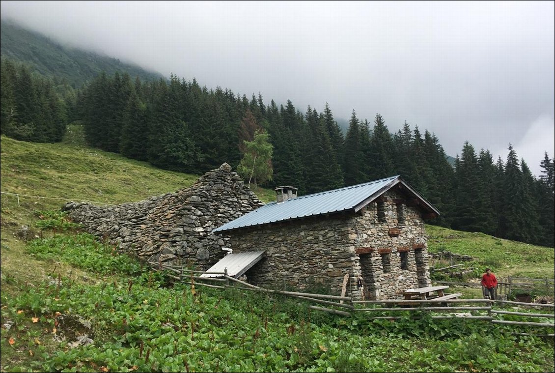 Refuge de l'Aup Bernard : superbement remis en état par Tous à poële, un logement tout confort !