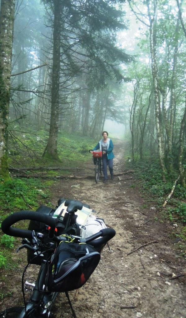 Sur une chemin de Grande Randonnée