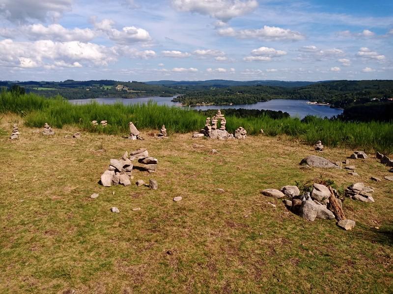 Premier point de vue en hauteur sur le lac de Vassivière