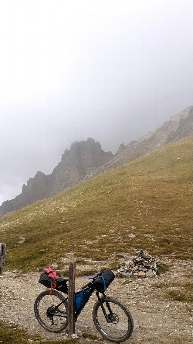 COL PEAS dans les nuages