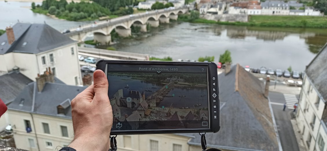 J4. La visite peut se faire avec une tablette de réalité virtuelle pour aider l'imaginaire à se transporter 5 à 7 siècles en arrière.