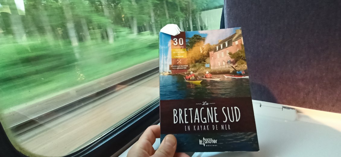 J13. Dans le train pour récupérer la voiture à Orléans. J'en profite pour étudier des sorties en mer qui me permettront de me familiariser à ce milieu. Avec l'Atlantique c'est la gestion des marées qui me préoccupe le plus.