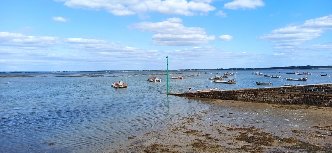 J15. La cale de départ vue en marée basse.