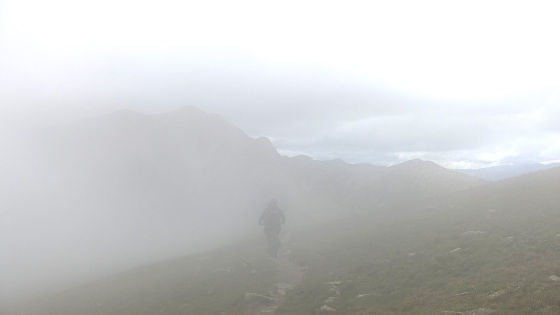 Descente à l'ouest du Pic de la Dona.