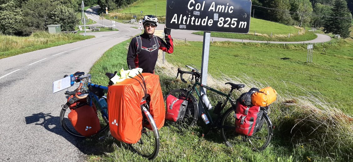 Premier col de la série