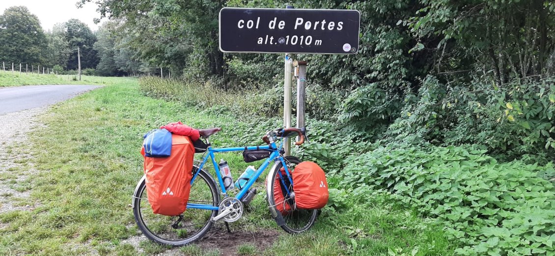 Beau col pas facile dans l'ain