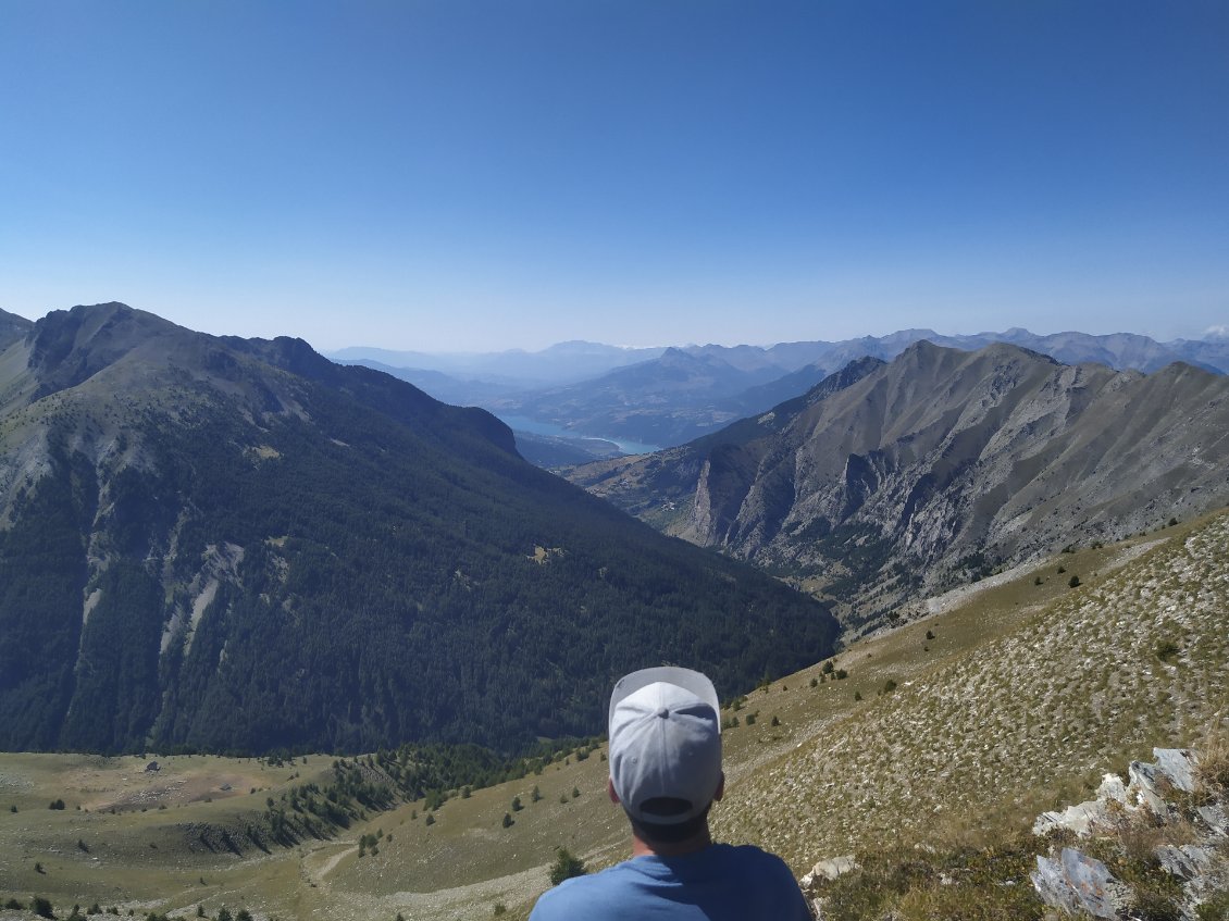 Avec le lac de Serre-Ponçon sous nos pieds