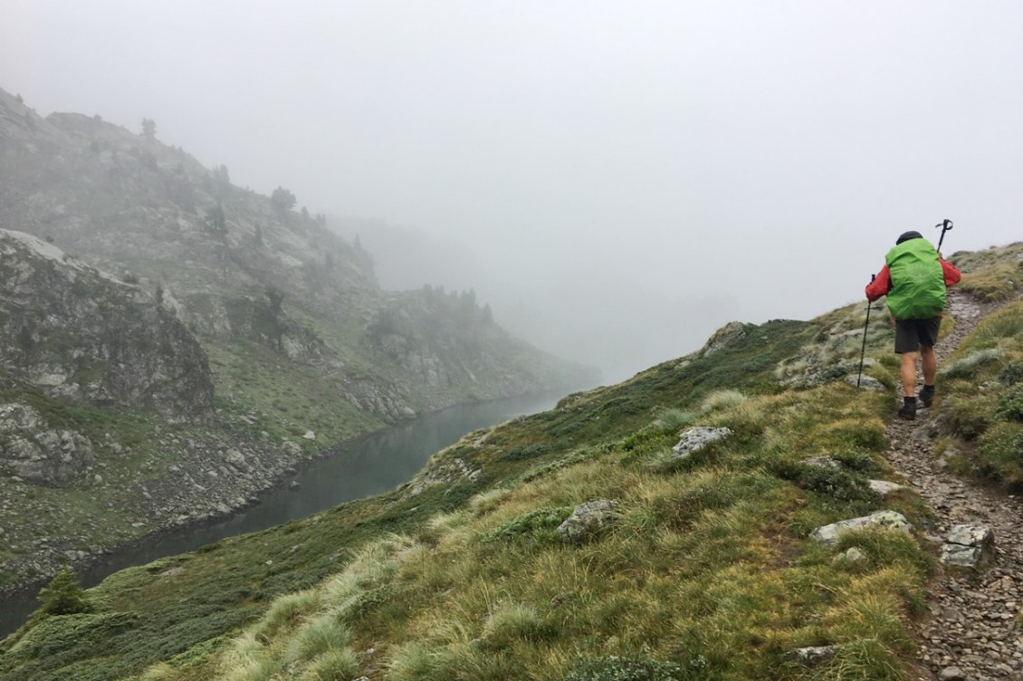 Veste imperméable et sur-sac s'imposent dès le départ.