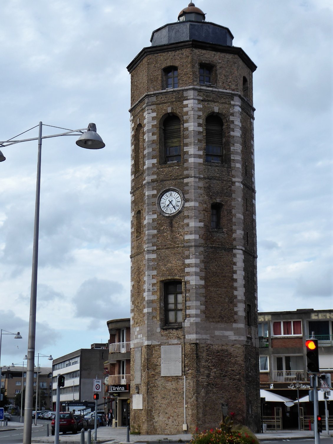 Dunkerque, la tour du Leughenaer, qui sert de phare à l'entrée du port depuis 1814