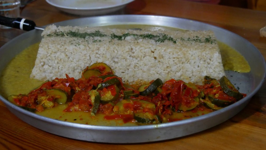 Bon plat de Dal riz légumes lentilles