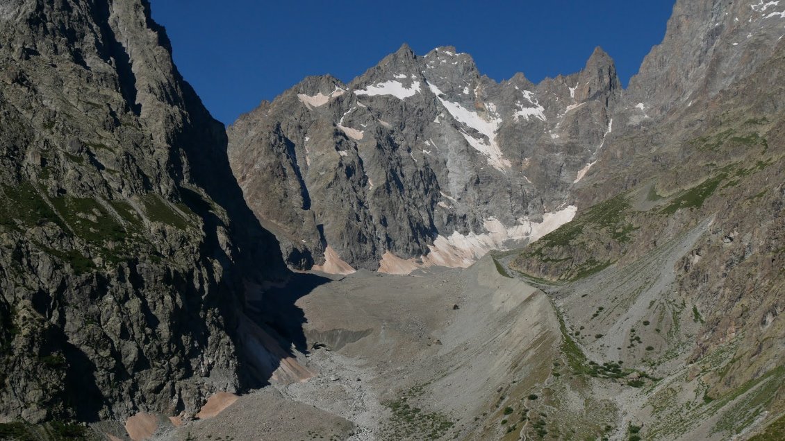 Vue en direction du Glacier Noir, notre itinéraire prévu pour le lendemain