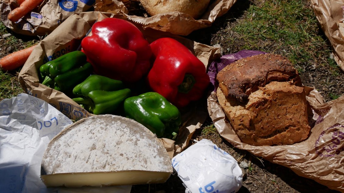 Encore de bons produits à déguster ramenés par Rémi, notre bénévole local