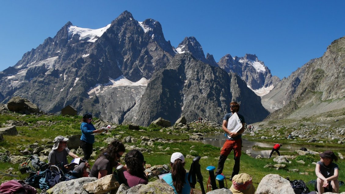 L'évolution des glaciers hier, aujourd'hui et demain avec notre glaciologue depuis le belvédère de l'ancien refuge Tuckett