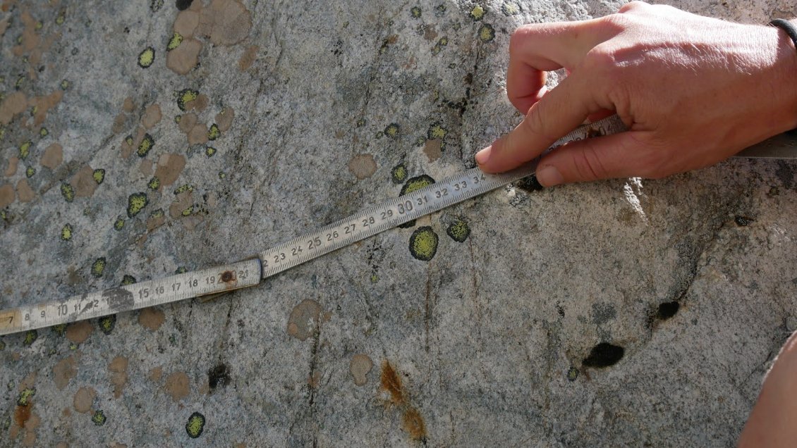 Mesure des lichens, marqueurs du retrait glaciaire