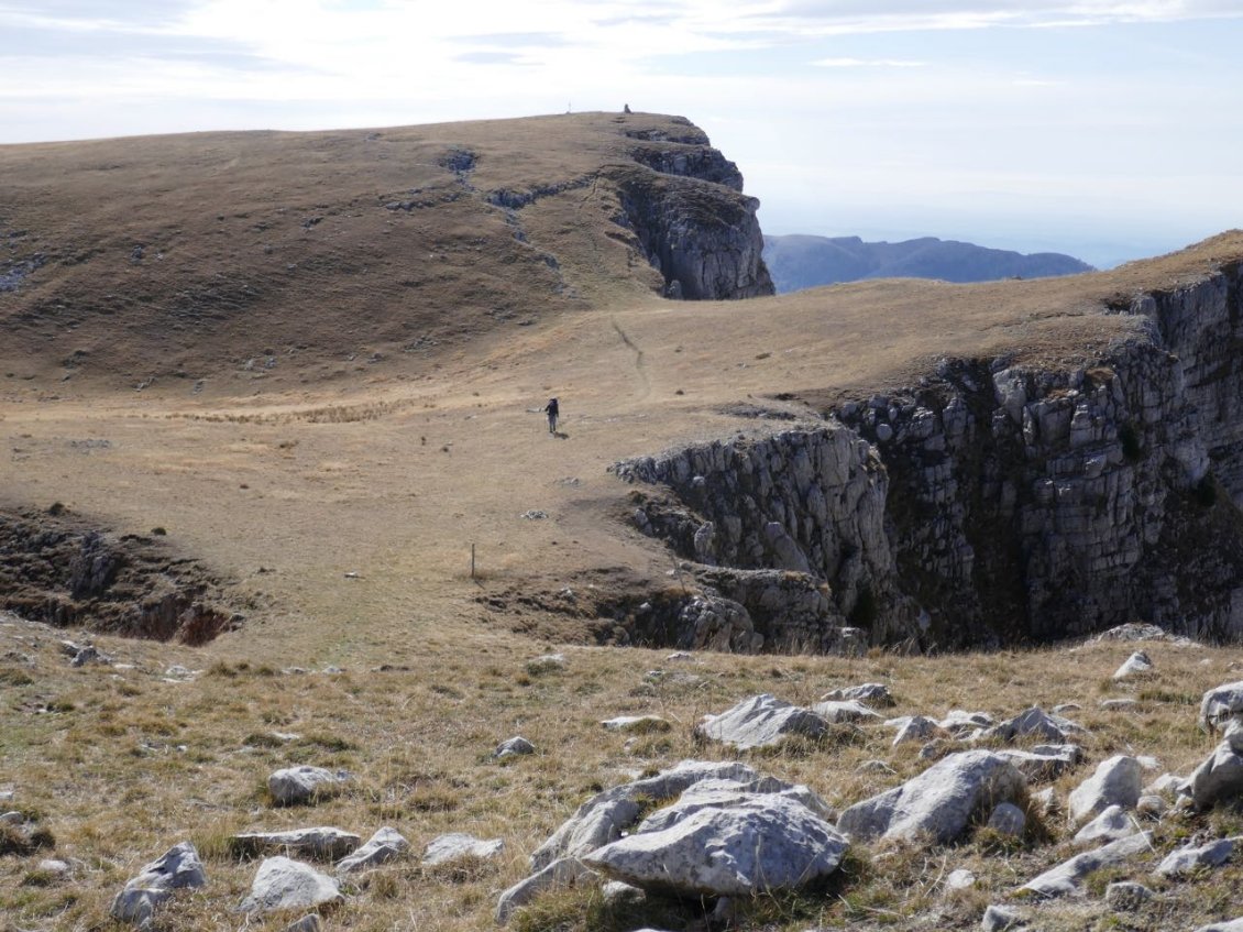 Le sommet des Monges est un vaste plateau