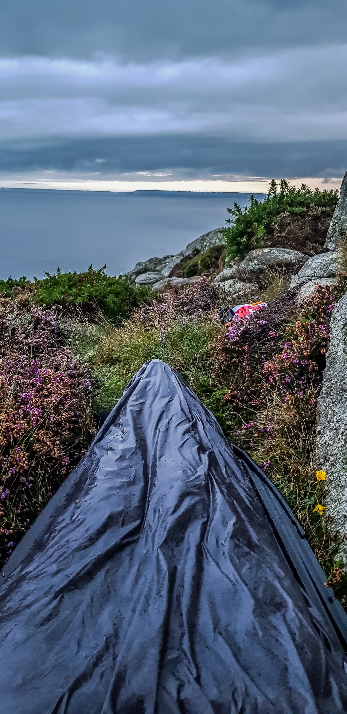 La Presqu'île de Crozon à l'horizon.