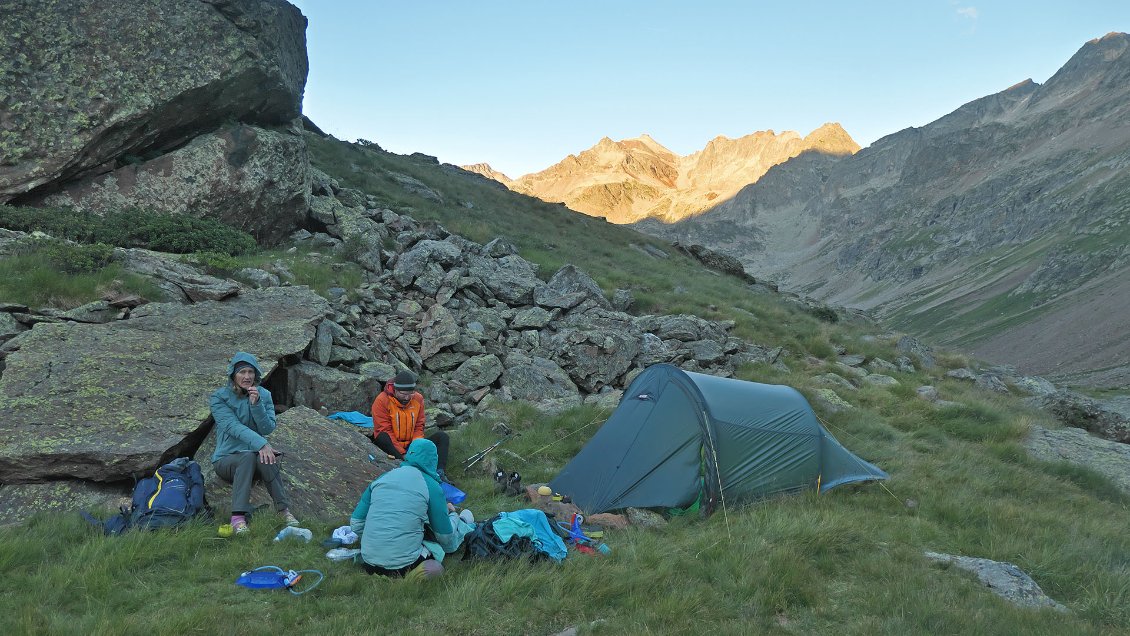 J28. Bivouac dans le vallon d'Aigues Tortes.