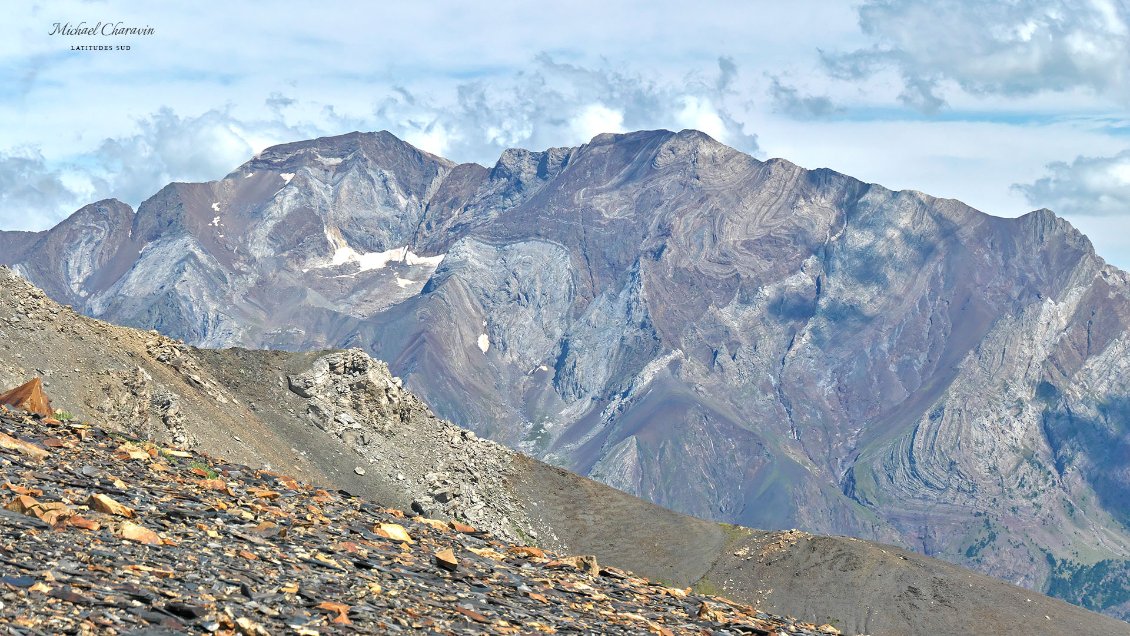 La magnifique face occidentale de la chaine des Posets (3375 m, second sommet des Pyrénées)