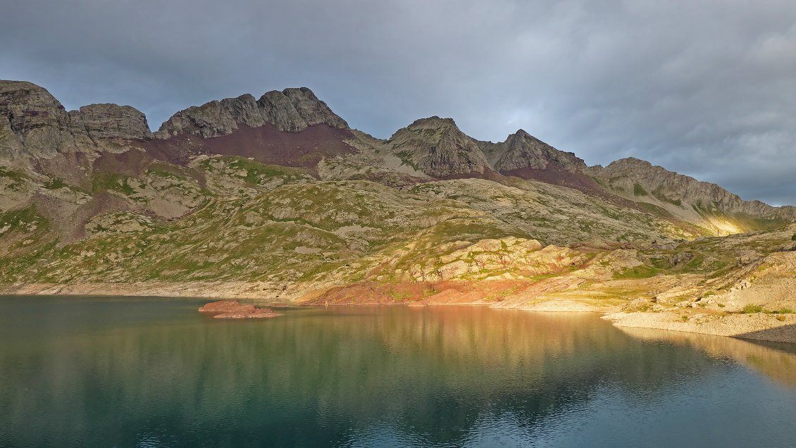 J30. Lever de soleil sur le lac Urdiceto.