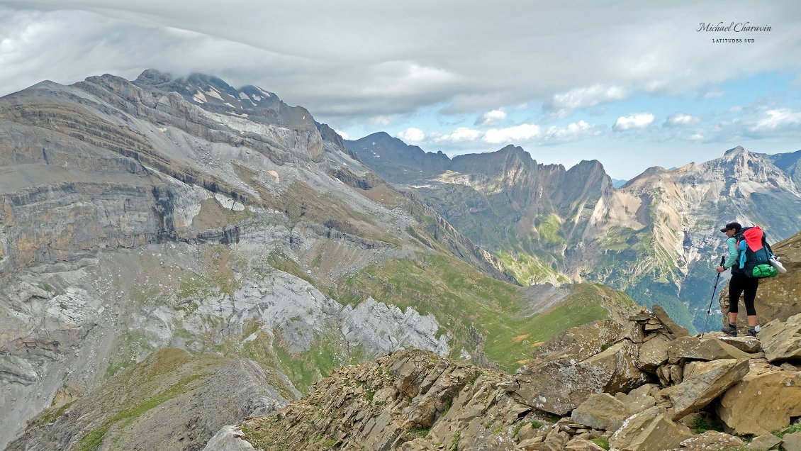 J32. On cherche notre chemin sur le versant nord du Zucon.