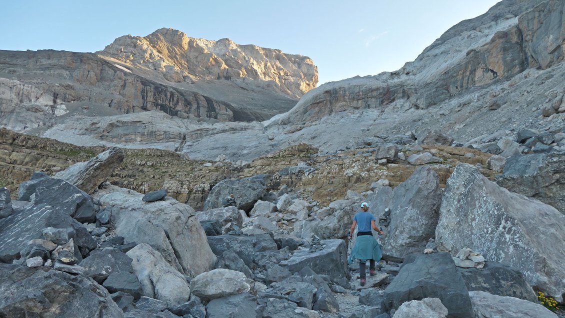 J33. Départ matinal pour l'ascension en aller-retour du Monte Perdido