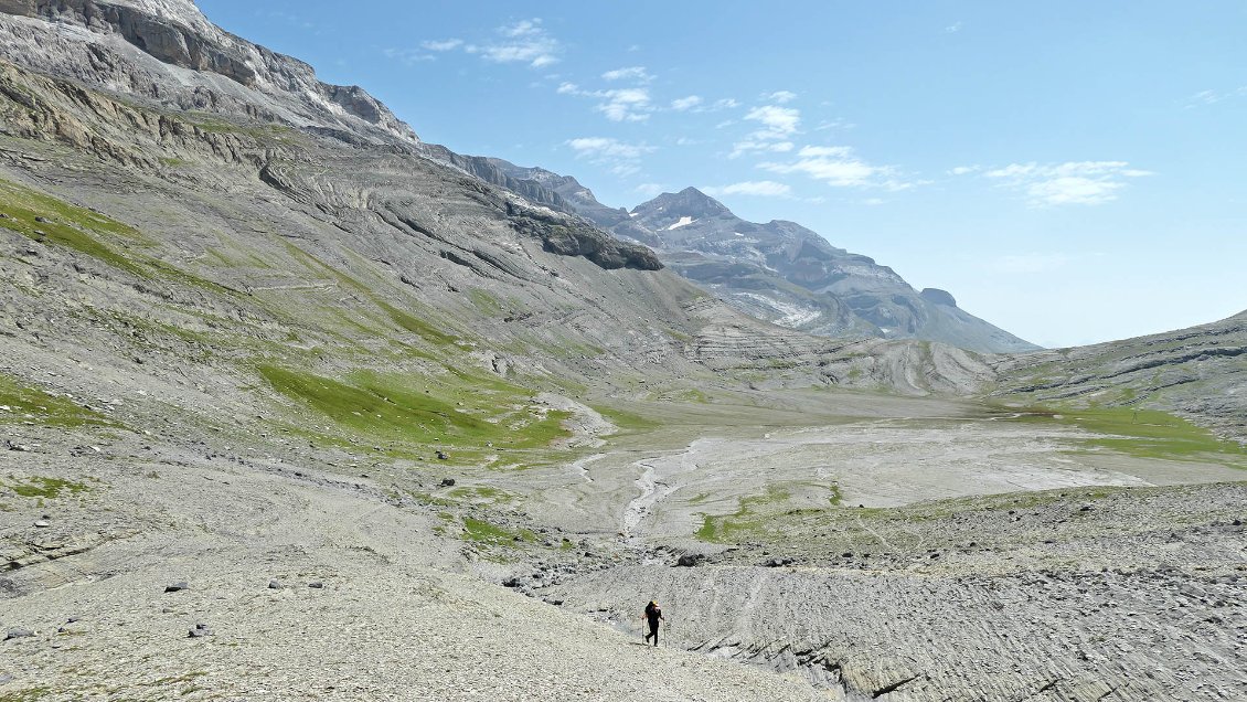 J33. Llano Millares depuis la Collada Millares, versant sud du Casque.