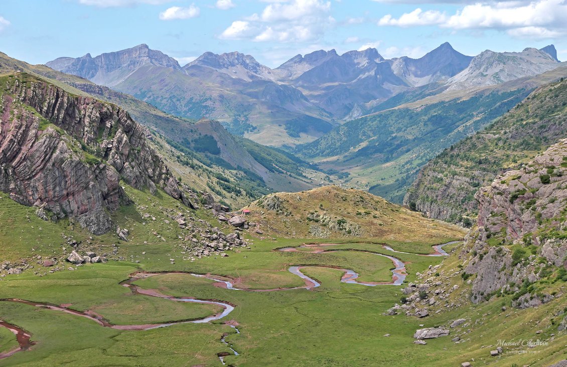 Méandres dans la haute vallée de Hecho (Rio Aragon Subordan).