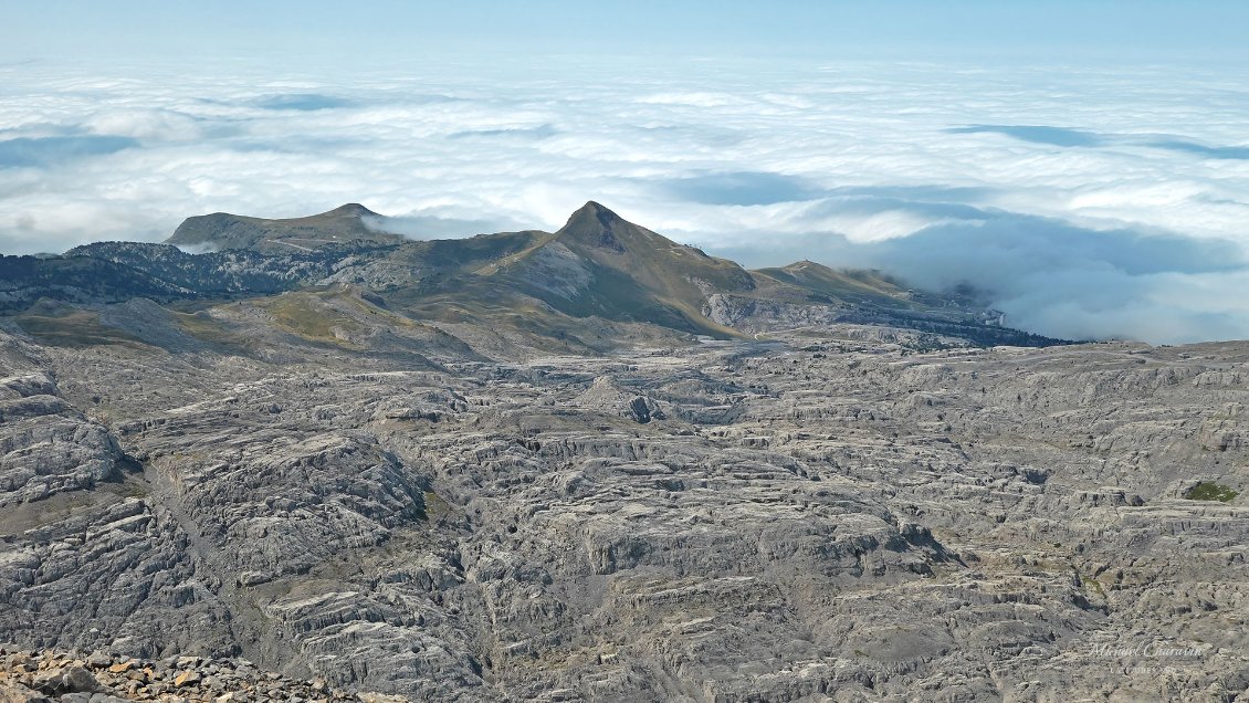 J43. En descendant du Pic d'Anie vers la Pierre-Saint-Martin où se termine la partie pédestre de notre traversée.