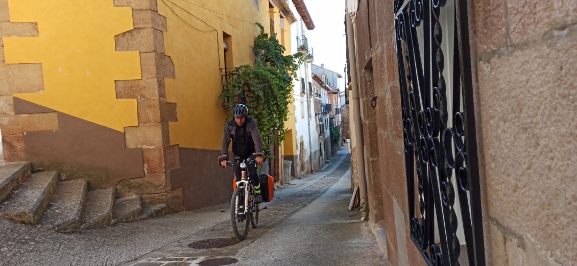 J3. Cirauqui et ses ruelles pentues.