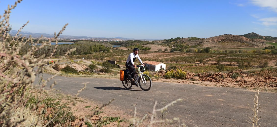 J4. Logrono en arrière plan.